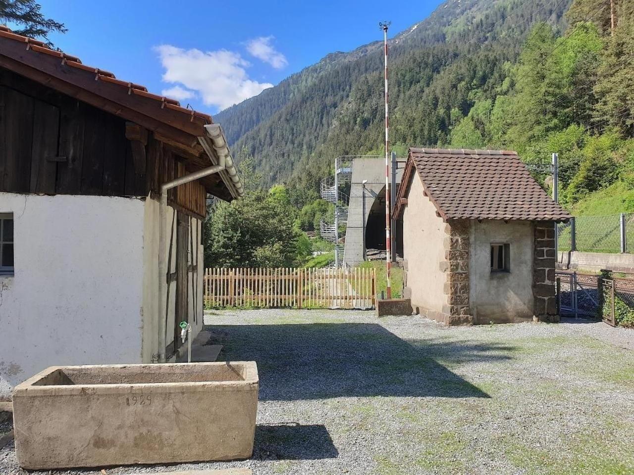 Villa Bahnwaerterhaus Eggwald à Wassen Extérieur photo