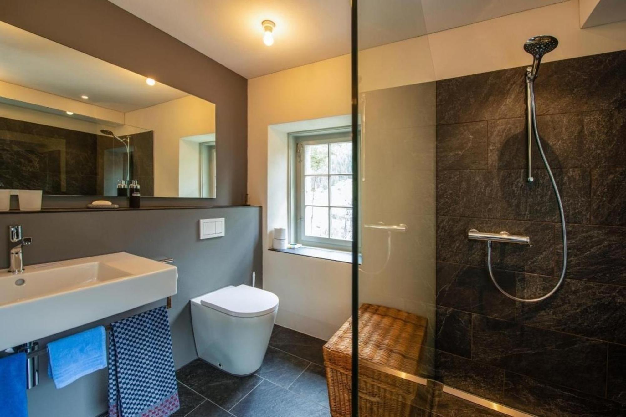 Villa Bahnwaerterhaus Eggwald à Wassen Extérieur photo