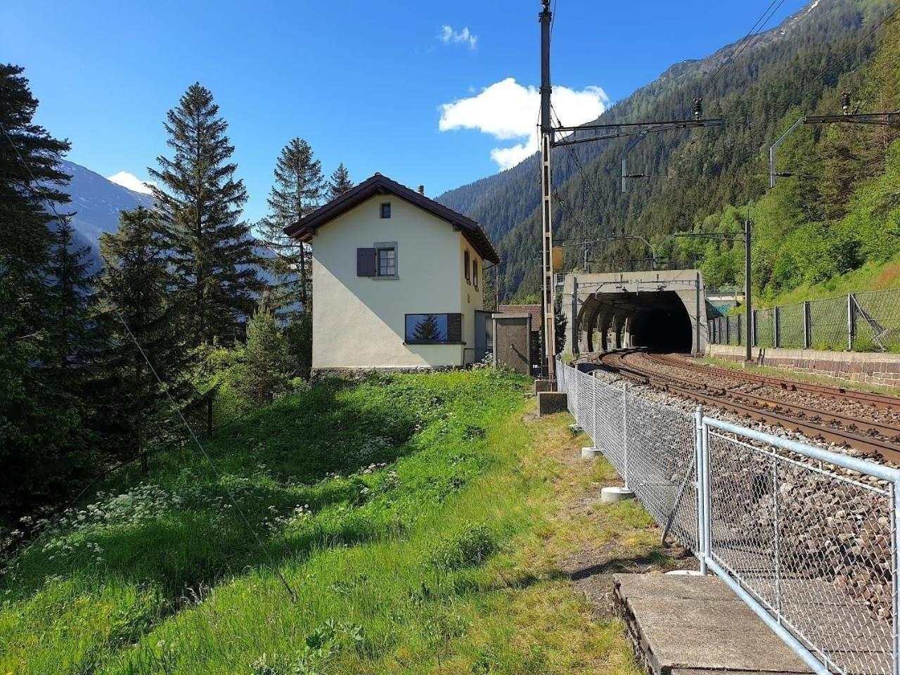 Villa Bahnwaerterhaus Eggwald à Wassen Extérieur photo